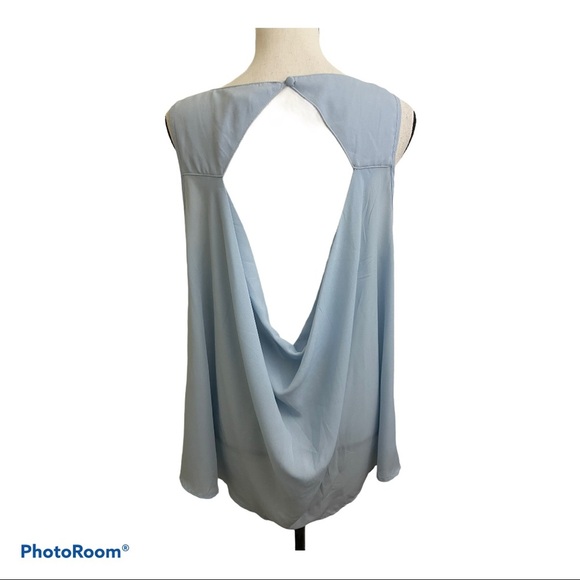 Torrid light blue georgette drop back blouse. SIze 1 plus size top - Picture 4 of 8